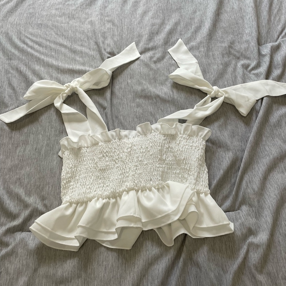 cute white cropped top with bows.